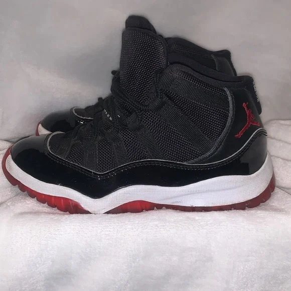 Jordan Retro 11 Bred Hightops - Picture 3 of 7